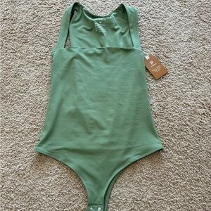 I don’t like the square neck on my body type